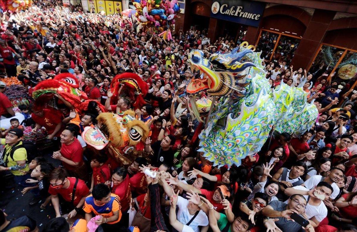 Celebración en el Chinatown de Manila, Filipinas.