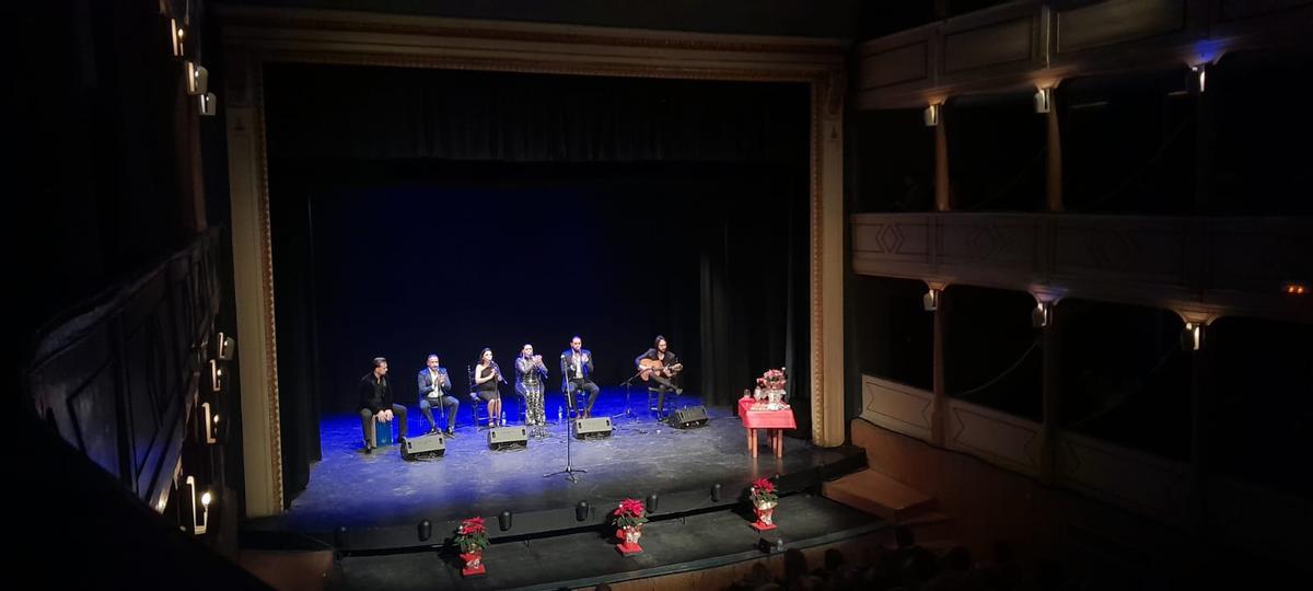 El elenco de artistas, en la actuación ofrecida en el Teatro Fundos Latorre.