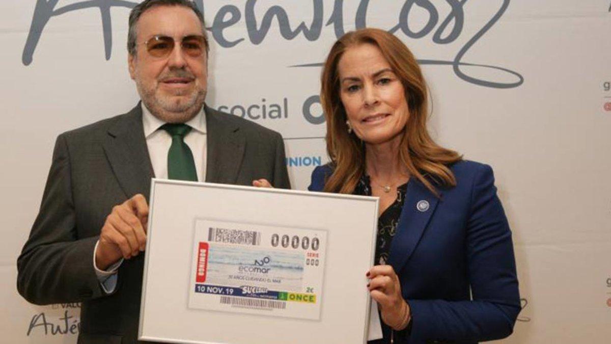 Zabell ha recibido un cupón conmemorativo