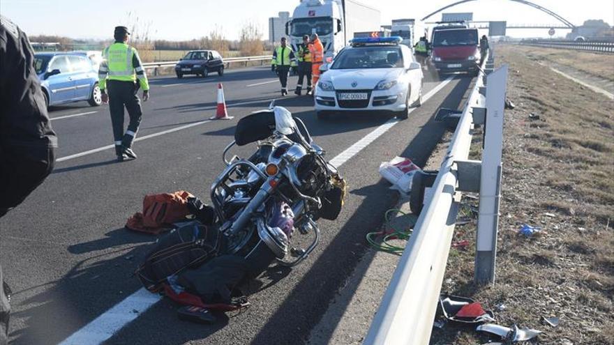 Muere un motorista arrollado por una furgoneta en la A-68