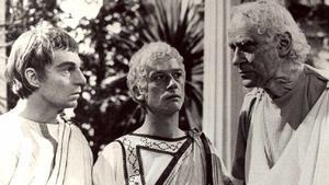 Claudio, Calígula y Tiberio, en una escena de la serie inspirada por el libro de Robwert Graves.