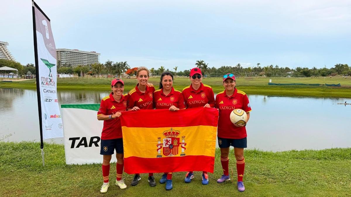 Sila Bartomeu, en el centro, junto a sus compañeras de selección.