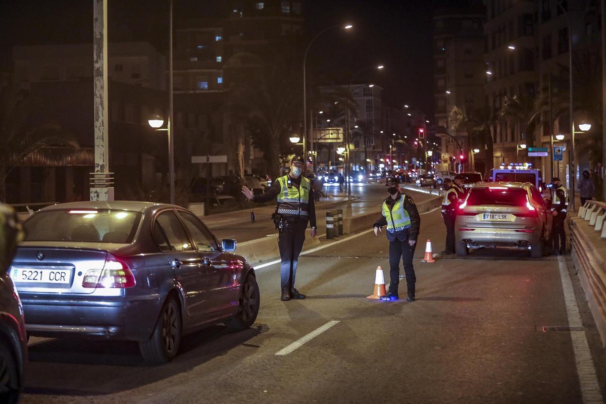 Un control policial en Elche, en imagen retrospectiva