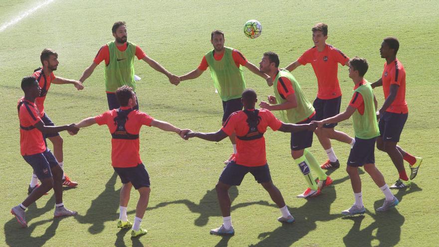 La plantilla levantinista, en el inicio del entrenamiento.