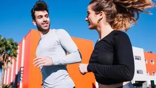 Ficha estas 10 prendas perfectas para correr por ser cómodas, ligeras y secarse rápido