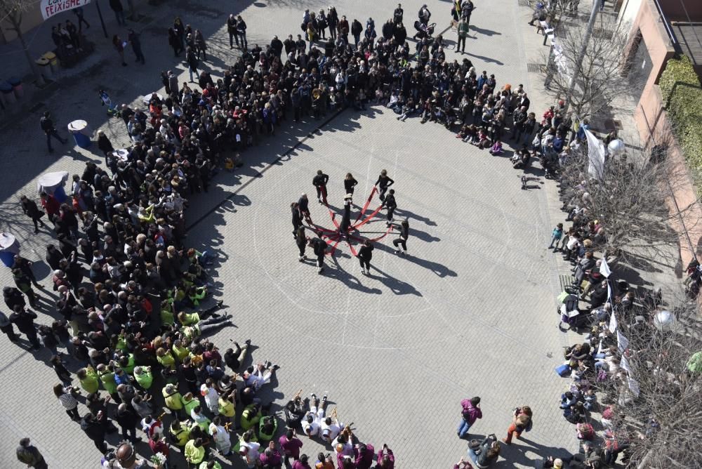 Balsareny rebutja amb cultura popular les accions