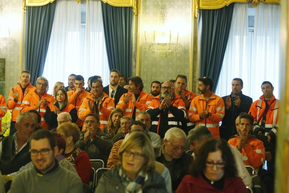 Los trabajadores del Puerto de Alicante interrumpen el pleno