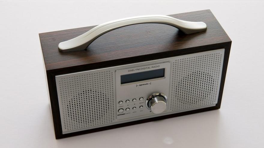 Las radios digitales para escuchar toda la información del apagón con alta calidad