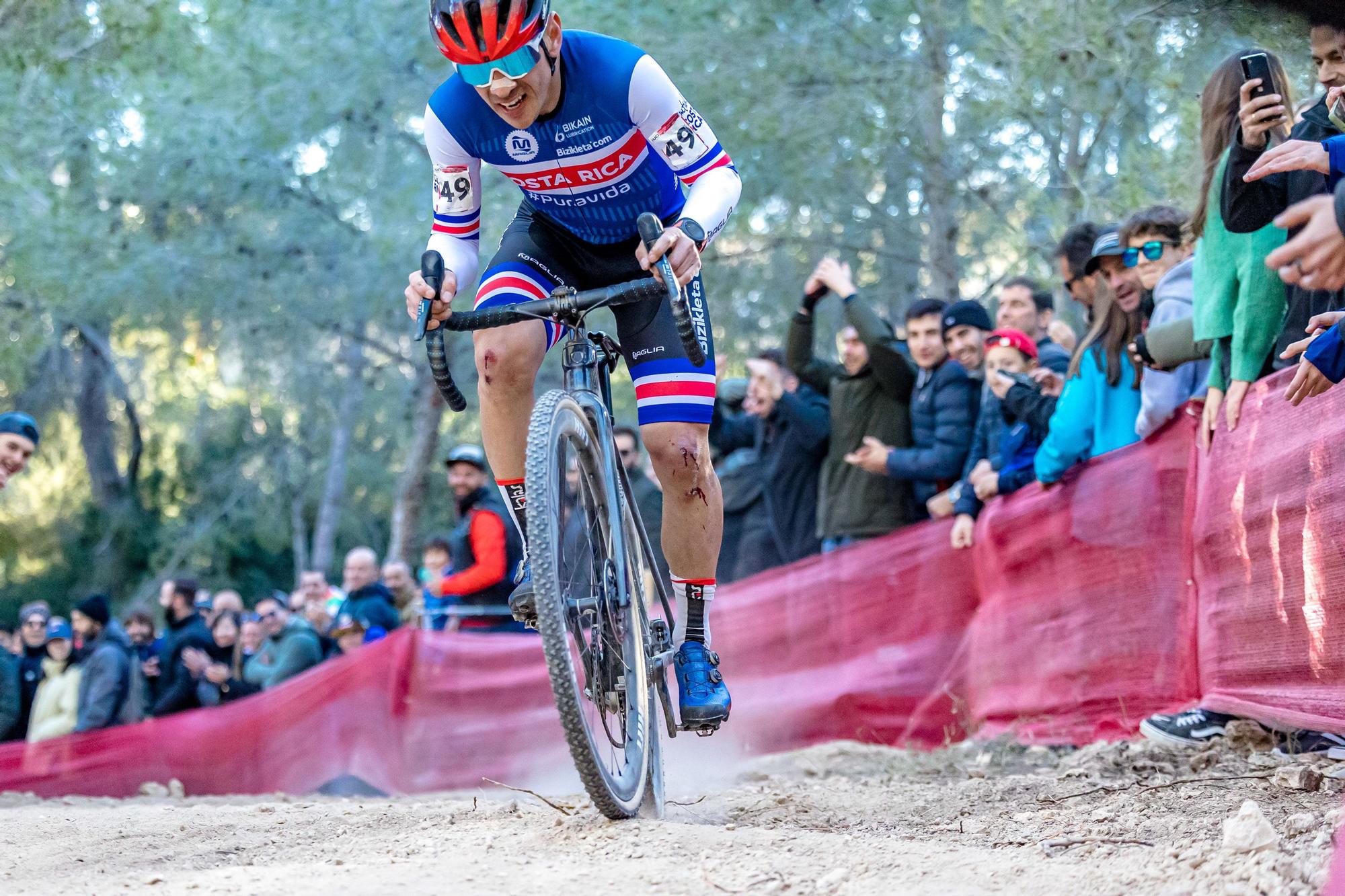 Apoteósico mundial de ciclocross de Benidorm: Van der Poel derrota a Van Aert.