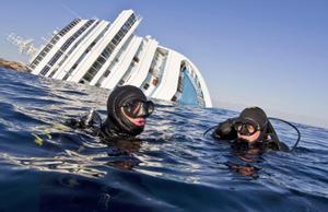 Labores de rescate tras el naufragio del Costa Concordia.