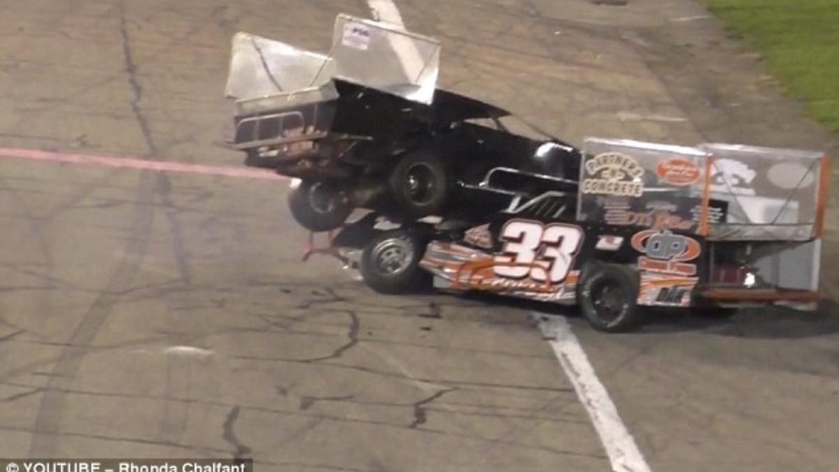 Pilotos pelean después de chocar en el Anderson Speedway