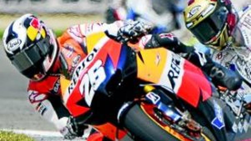 Pedrosa lidera otro triplete