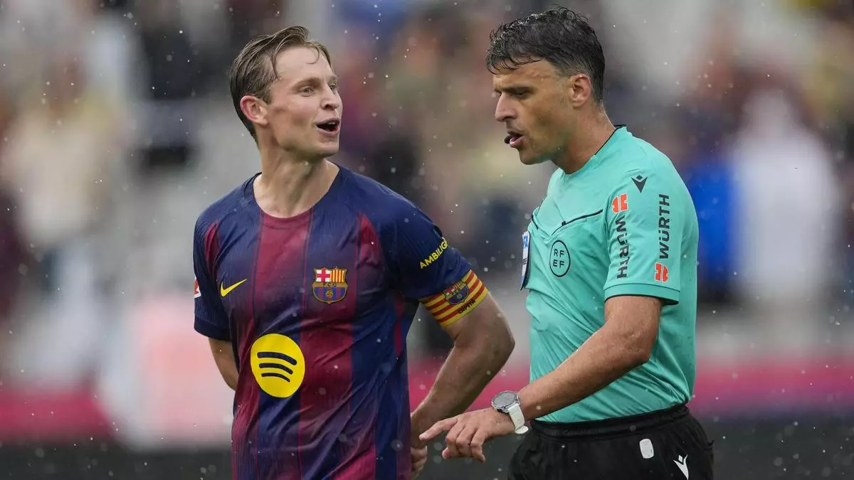 De Jong, ausente en el entrenamiento por una indisposición a tres días del Clásico