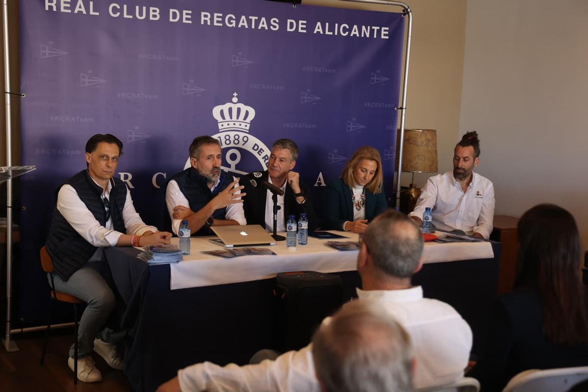 Parte del equipo de Javier López expone su candidatura a liderar el Real Club de Regatas
