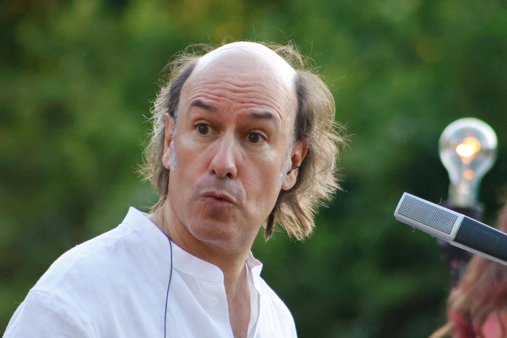 Carlos Núñez pechou o festival Folk na Beira do Sar cun concerto máxico na Colexiata