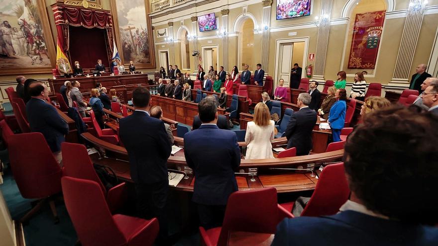 Un millar de candidatos se pelean por los 70 sillones del Parlamento de Canarias