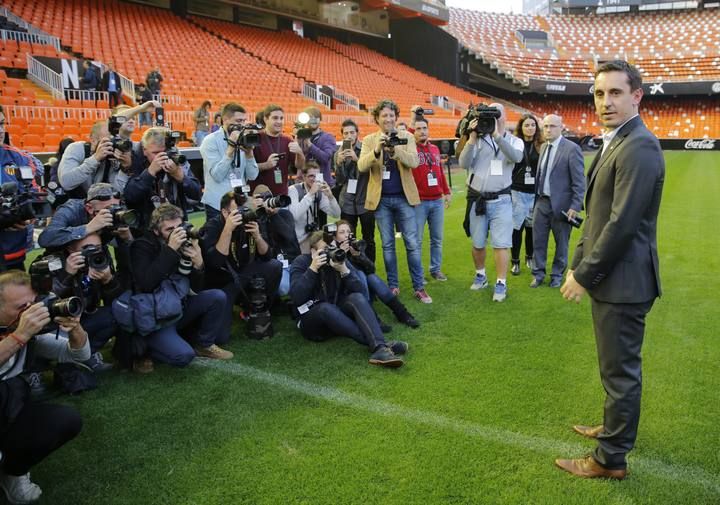 Presentación de Gary Neville