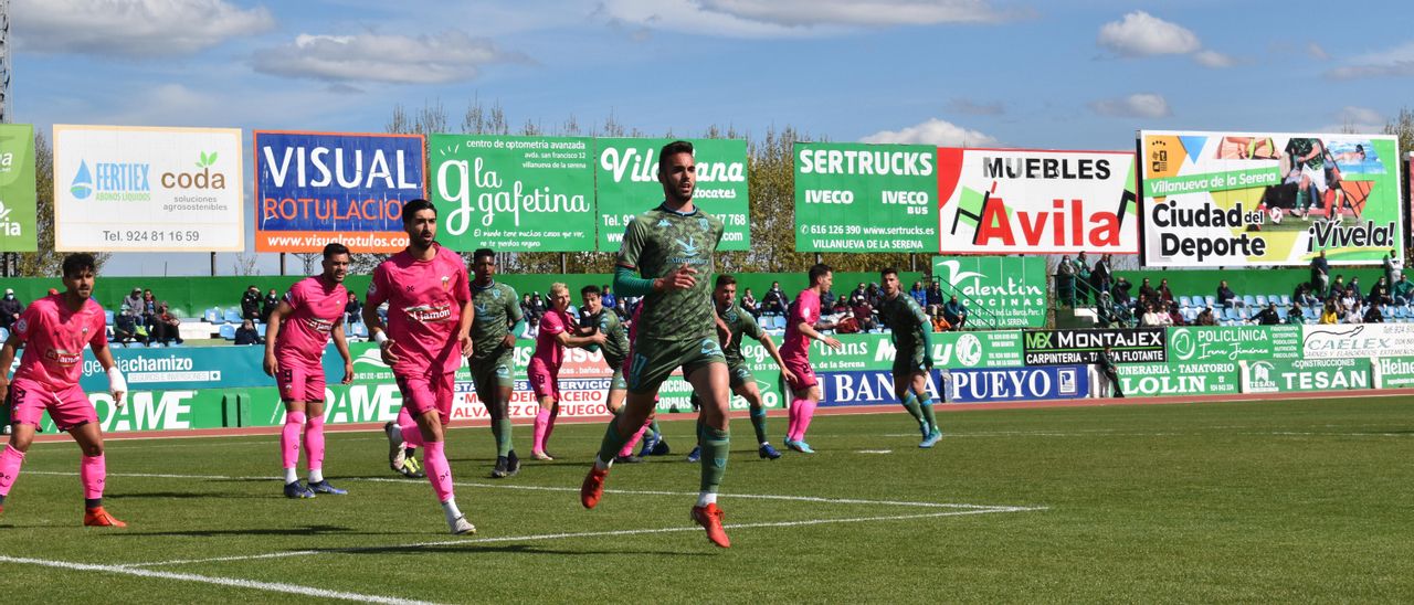 Viñuela, durante el último partido del Villanovense.