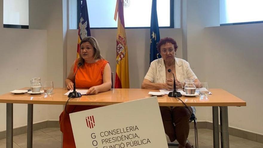 Garrido y María Durán, directora en funciones del IBDona, durante la rueda de prensa. | EUROPA PRESS