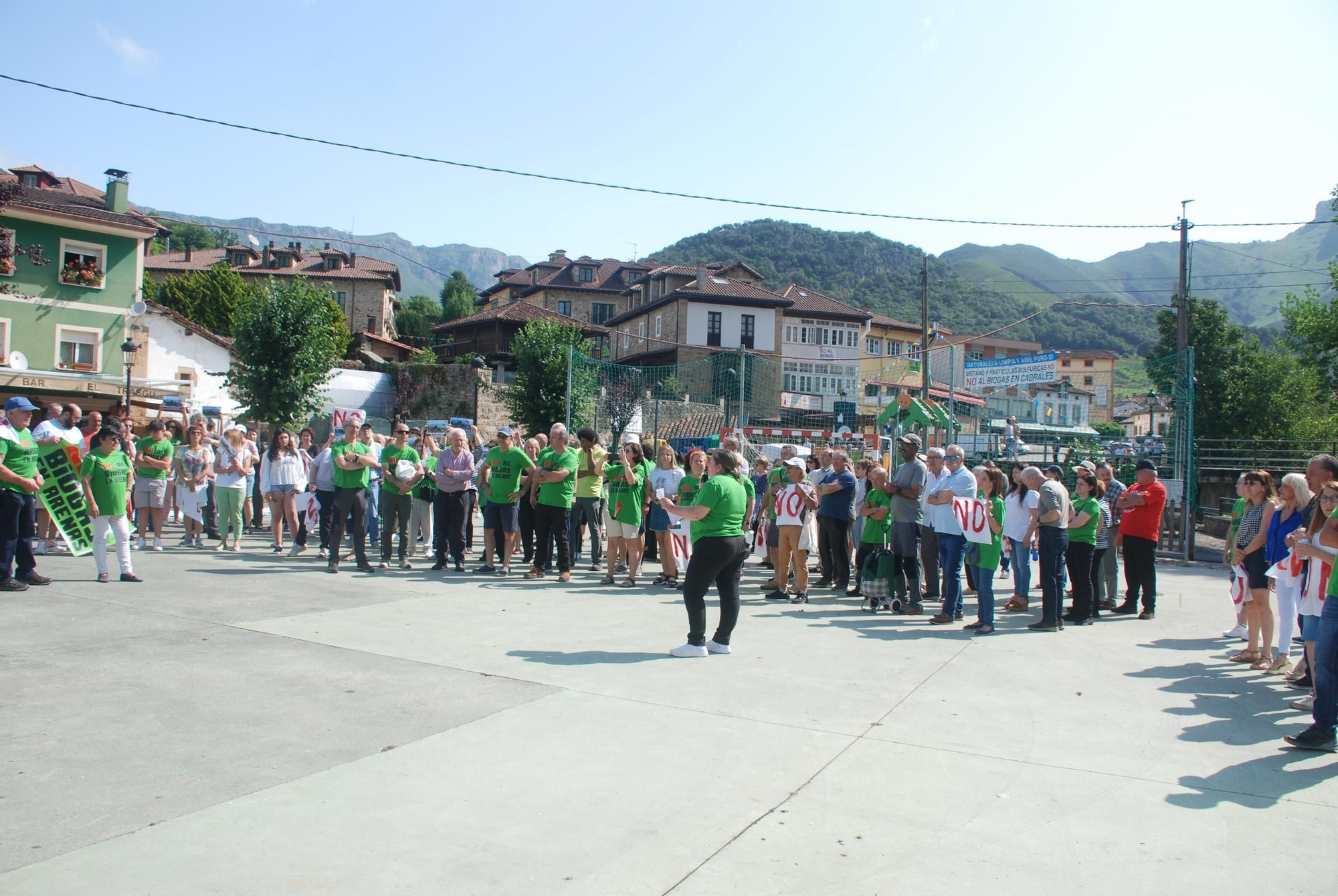 Manifestación contra la planta de biogás en Arenas de Cabrales
