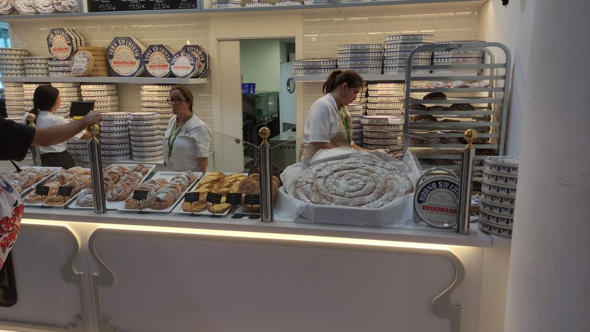Die Bäckerei Santo Cristo im Flughafengebäude auf Mallorca.