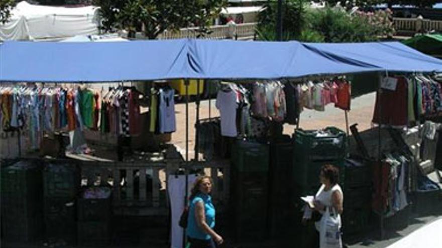 Cinco personas sufren un robo en el mercado semanal de Coria