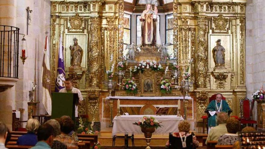 Los fieles veneran a la Virgen del Carmen de San Isidoro