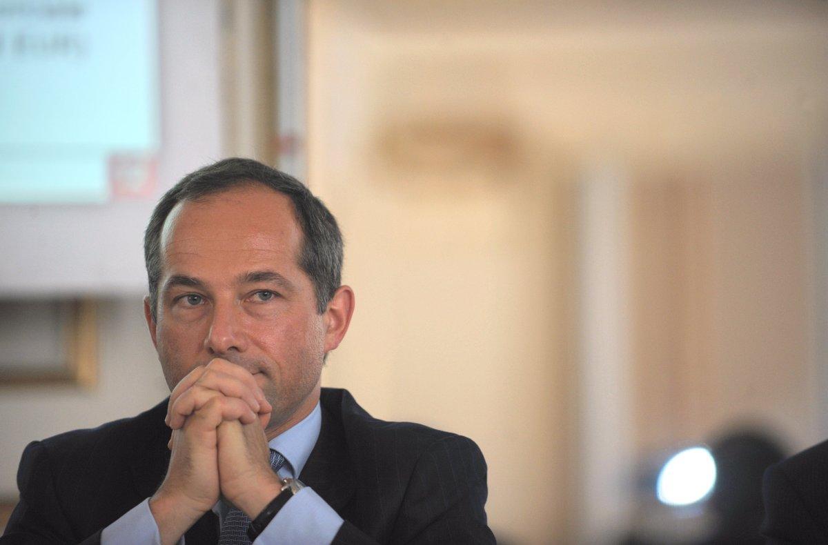 Societe Generale’s Chief Executive Officer Frederic Oudea participates to a press conference announcing the French banking group’s 2008 second quarter results on August 5, 2008 in Paris. Societe Generale, one of the top three French banks, hard hit by alleged rogue trading at the beginning of the year and also by subprime exposure, reported a 63-percent slump in second-quarter profit. AFP PHOTO OLIVIER LABAN-MATTEI