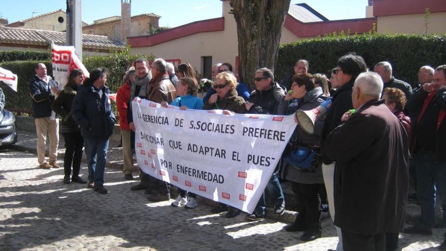 Manifestación de apoyo a la trabajadora expedientada en Toro.