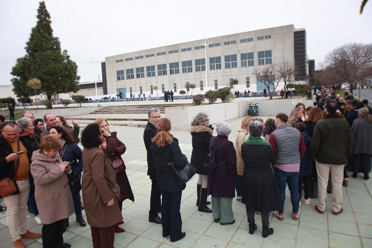 Las imágenes de la misa funeral por las víctimas del accidente de trenes de Adamuz. Las imágenes de la misa funeral por las víctimas del accidente de trenes de Adamuz.