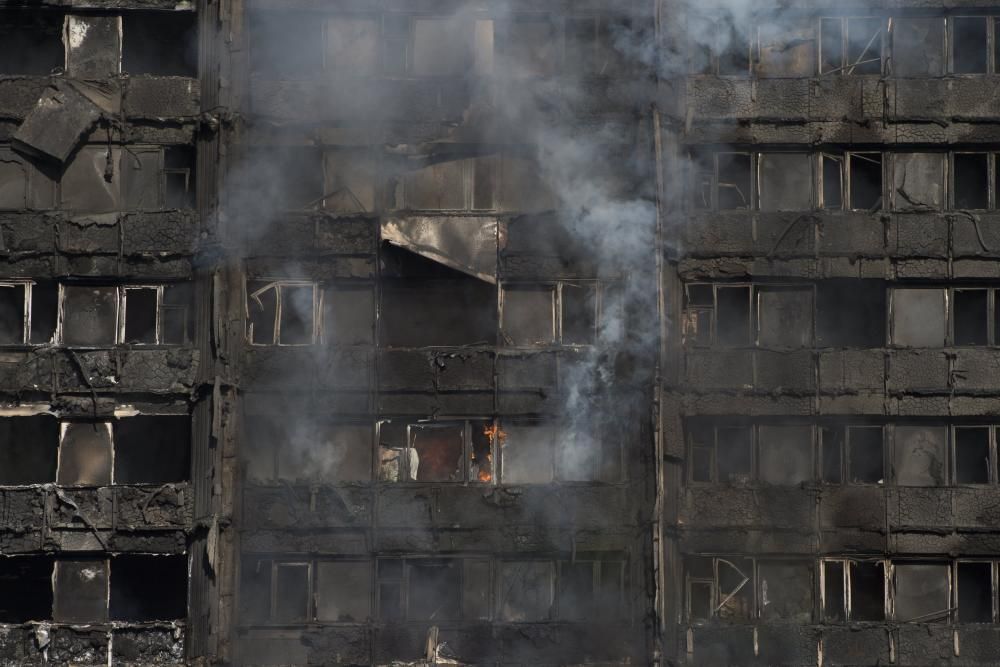 Incendio en un edificio de 24 plantas en Londres