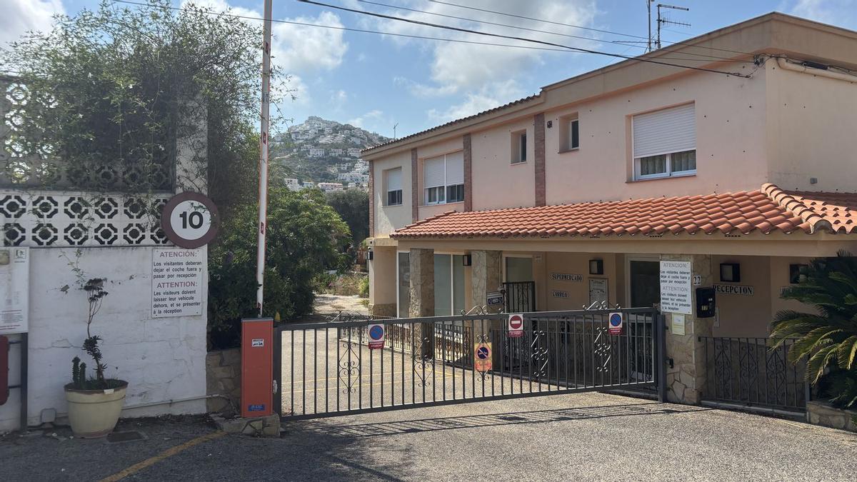Acceso al antiguo camping Bellavista, cuyo terreno adquirió en diciembre el Ayuntamiento de Peñíscola para diversos usos.