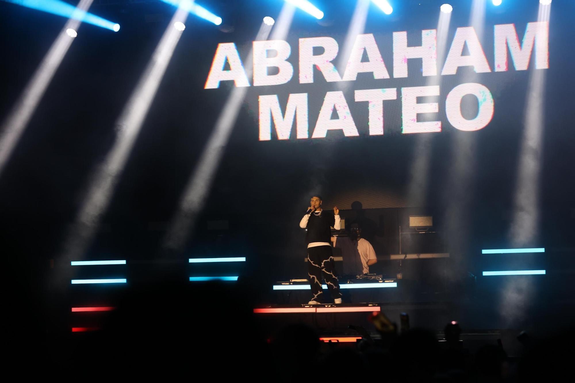 Abraham Mateo reúne a casi 8.000 personas en el concierto más multitudinario de las fiestas de Cullera