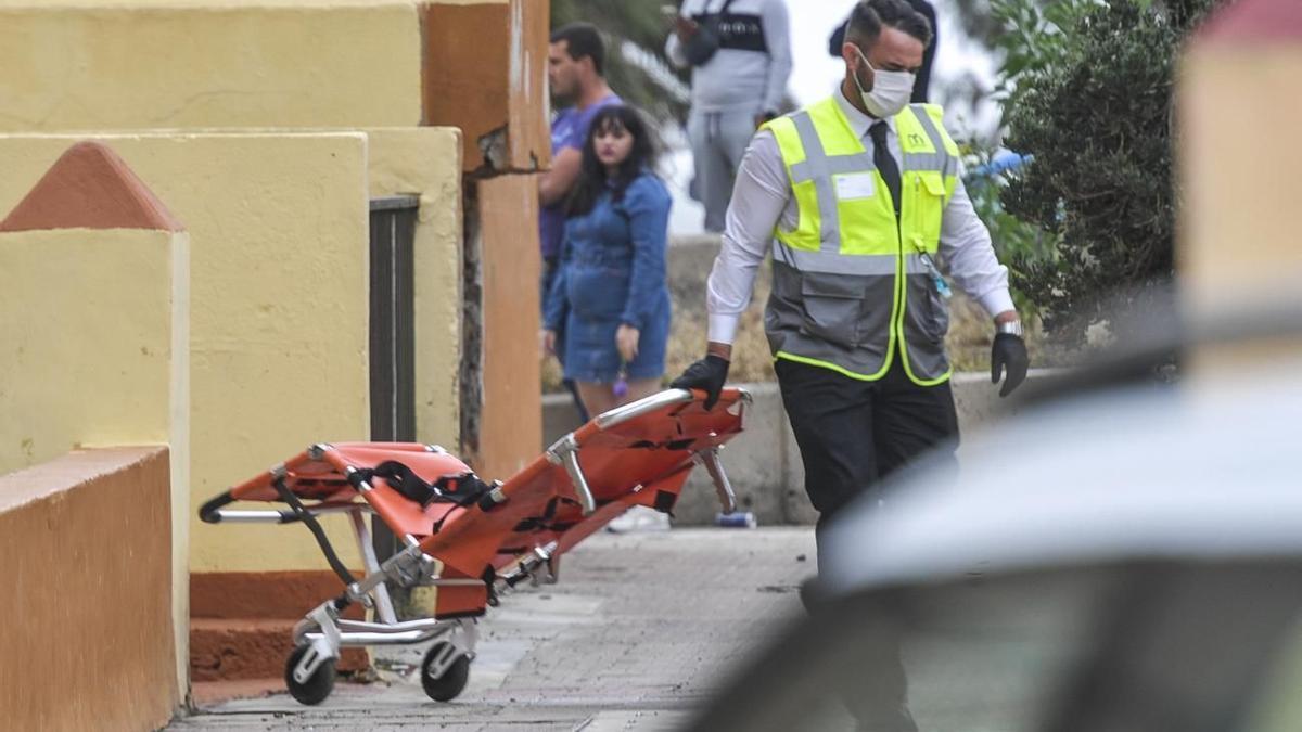 Los vecinos de Jinámar, sobre el asesinato de Sara: "Es una cabronada, el barrio no se lo merece"