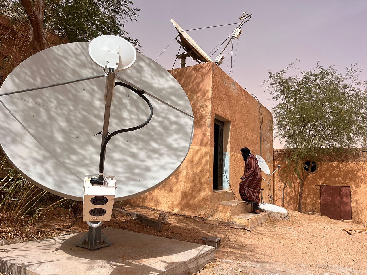 Central de la televisión saharui en Rabuni