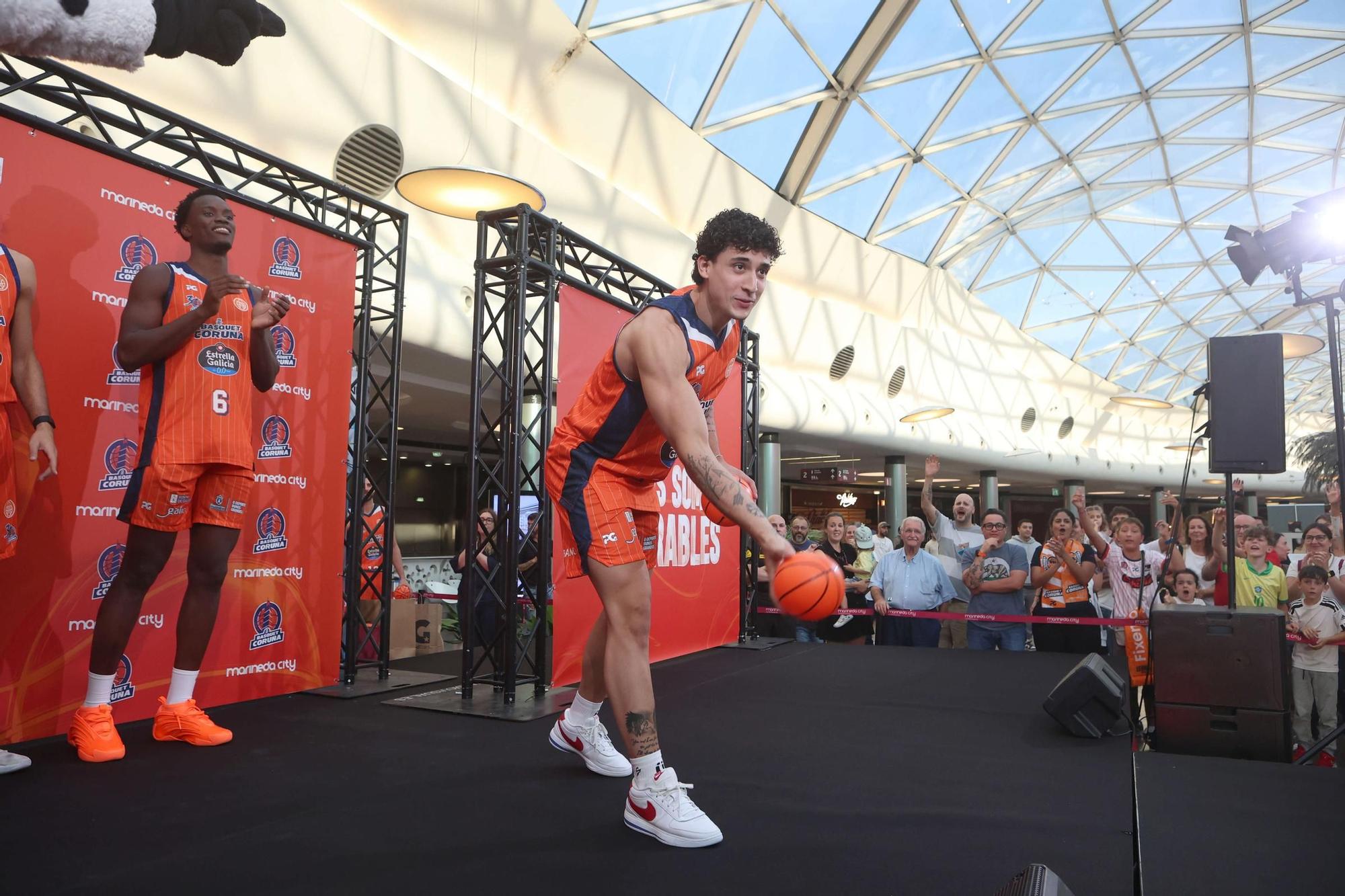 Presentación del equipo del Leyma Coruña en Marineda City