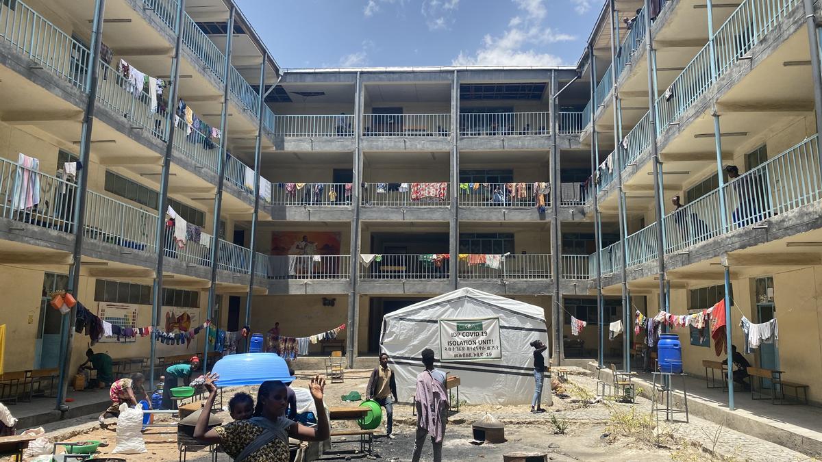 Desplazados internos alojados en una escuela secundaria de Mekelle, en Tigray.