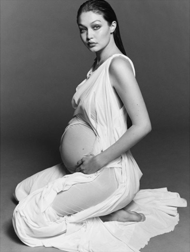 Gigi Hadid embarazada posando en Instagram