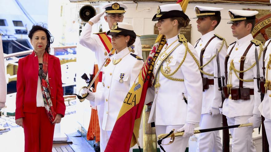 Las imágenes de la princesa Leonor, abanderada en el acto de jura en el buque Elcano