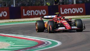 Sainz: “Hay una oportunidad de podio si batimos a los McLaren”