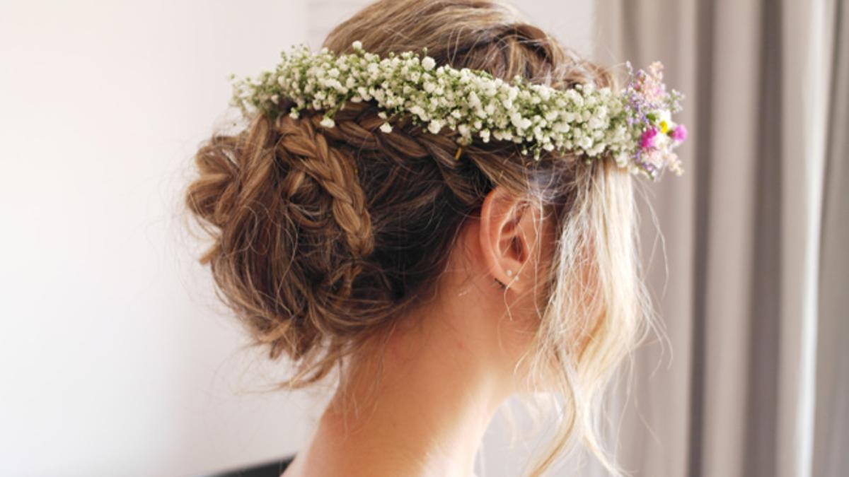 Peinados de novias: corona de flores