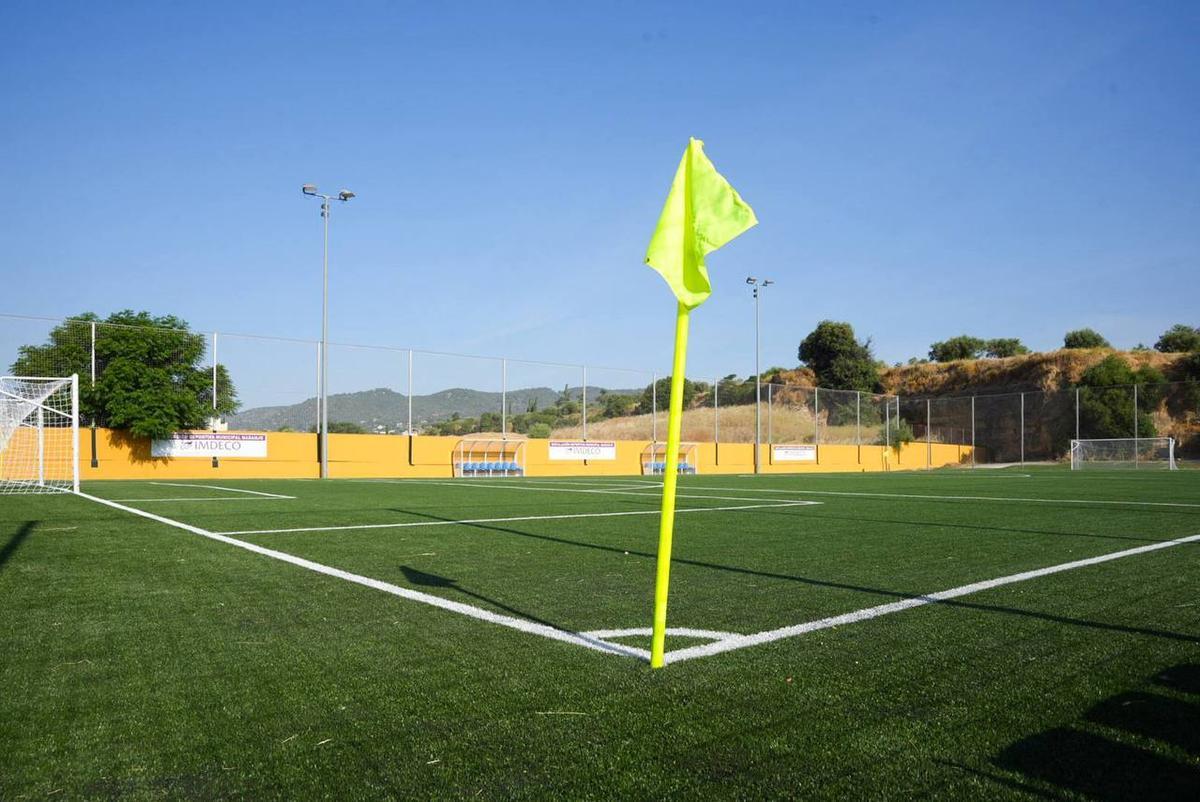 Imagen de uno de los dos campos de fútbol de El Naranjo.