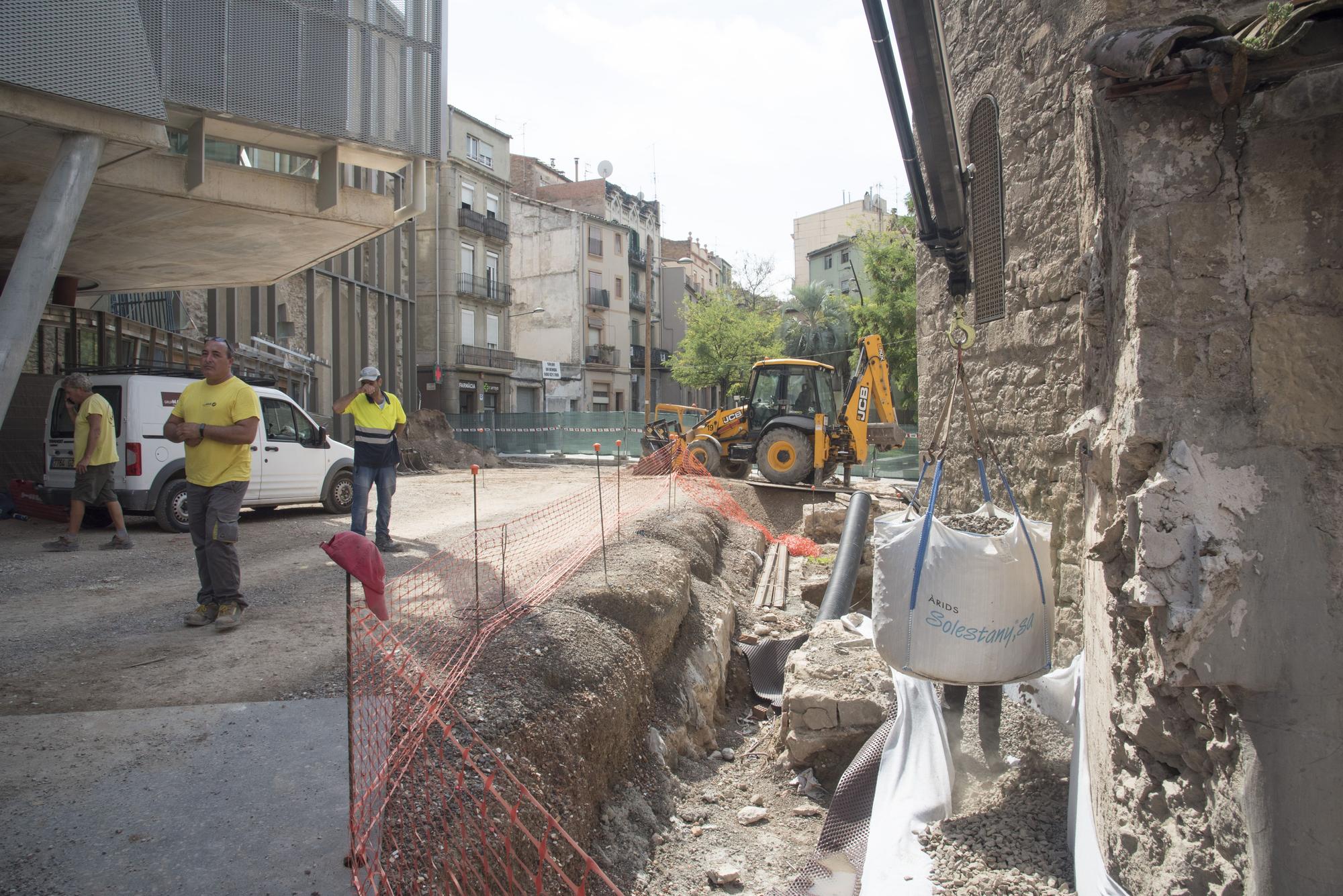 Inici de les obres per crear la gran plaça de Sant Ignasi i del Museu de Manresa