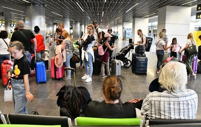 25/02/2020 AEROPUERTO. TELDE. Ambiente en el aeropuerto de Gran Canaria, dos días después de la suspencion de vuelos por la Calima.  Fotógrafa: YAIZA SOCORRO.  | 25/02/2020 | Fotógrafo: Yaiza Socorro