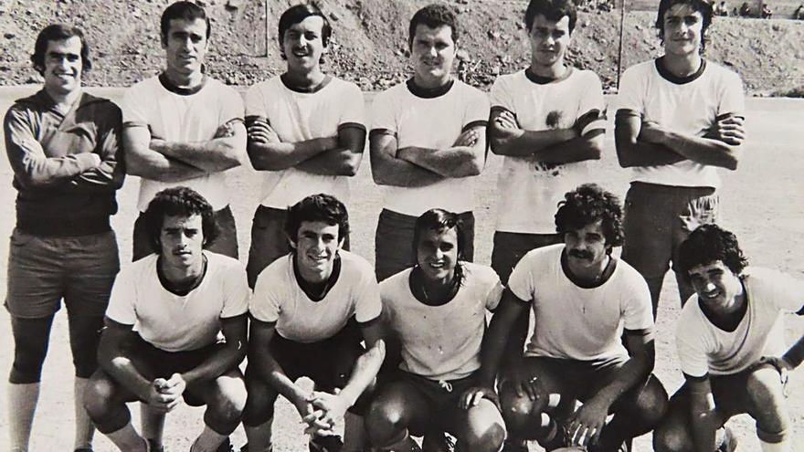 Once inicial de la UD Tamaraceite en la temporada 1970-71, con Pichi de portero.