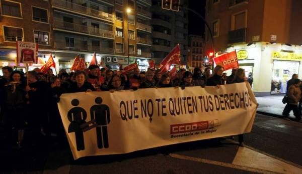 Manifestación bajo el lema 'Resistimos y luchamos, no a los recortes'