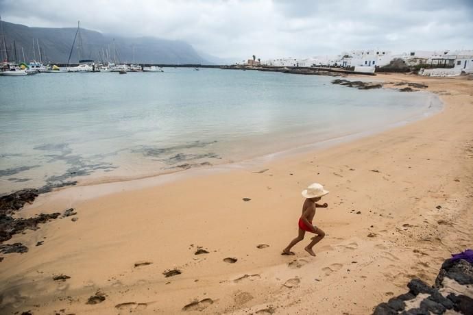 Vida cotidiana en La Graciosa en el primer día ...