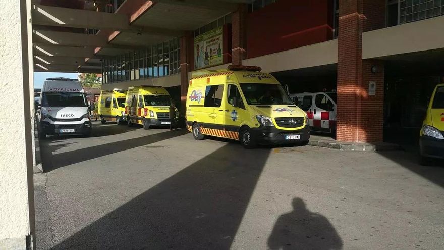Herido con la cabeza fracturada un motorista al chocar con un coche en Cabezo de Torres