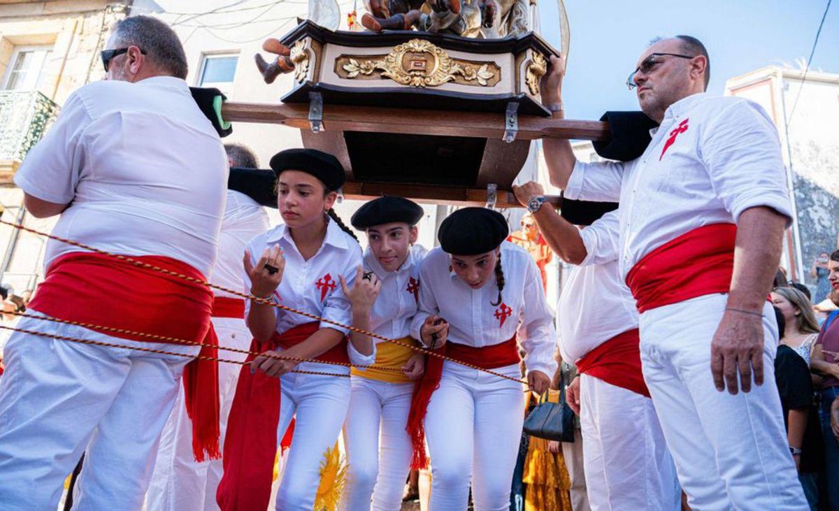 Jóvenes en la
celebración.
| Pedro Mina