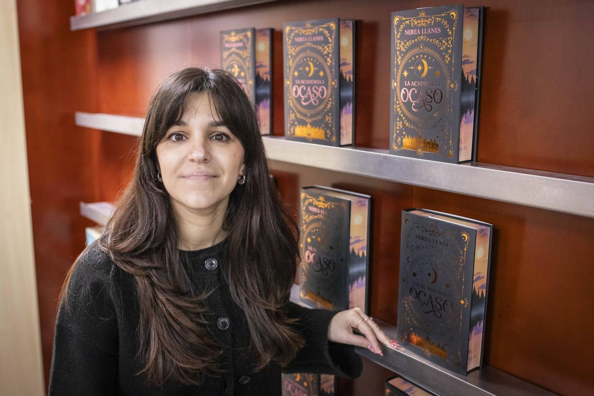 Nerea Llanes, autora de 'Academia 1. Ocaso', en la sede de Planeta de Barcelona